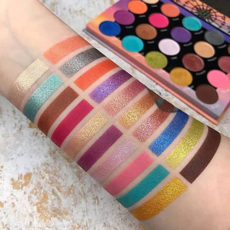 BH Cosmetics Weekend Festival Eyeshadow Palette

Capture the glam spirit of