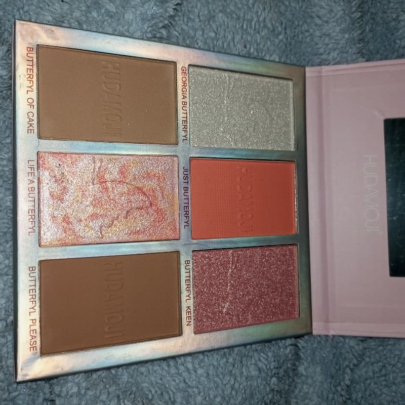 HUDAMOJI PRETTY BUTTERFLY ESYESHADOW BLUSH HIGHLIGHTER CONTOUR PALETTE