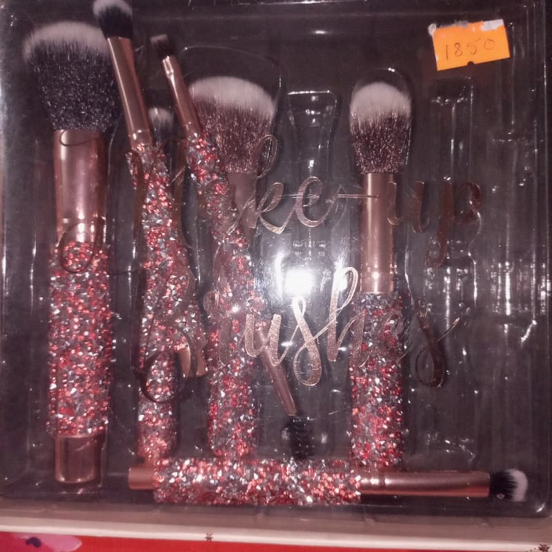 Fancy stones brush set