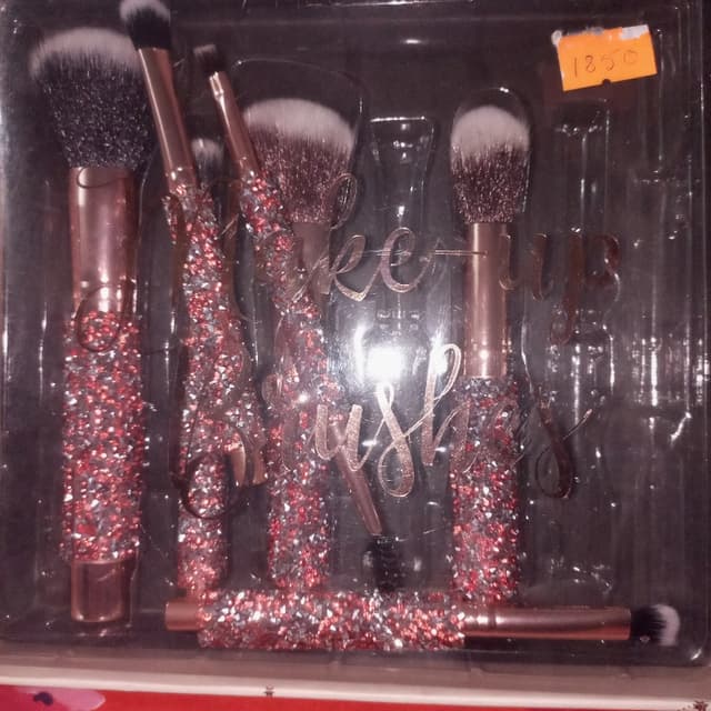 Fancy stones brush set